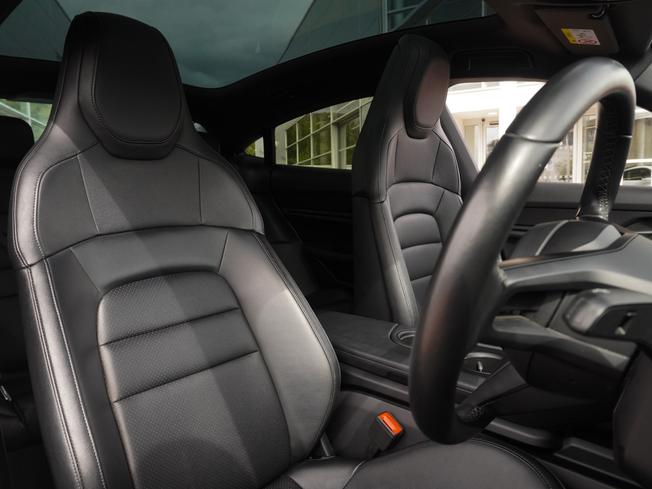 PORSCHE Taycan Photo 10
