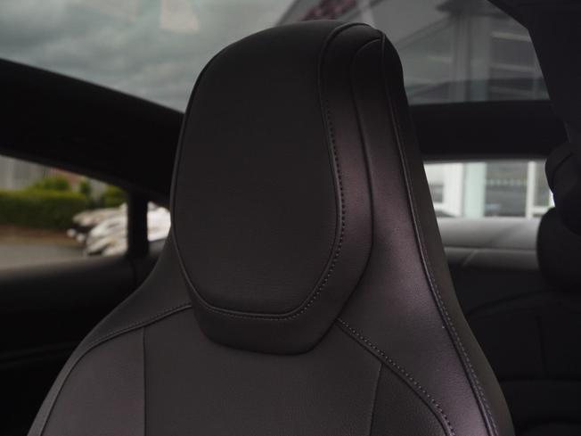 PORSCHE Taycan Photo 12
