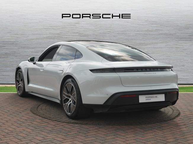 PORSCHE Taycan Photo 2