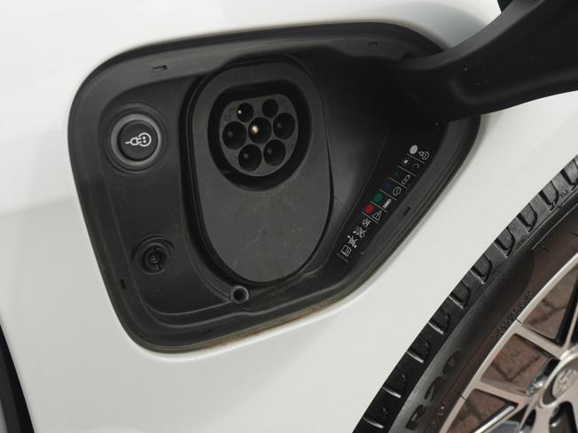 PORSCHE Taycan Photo 29