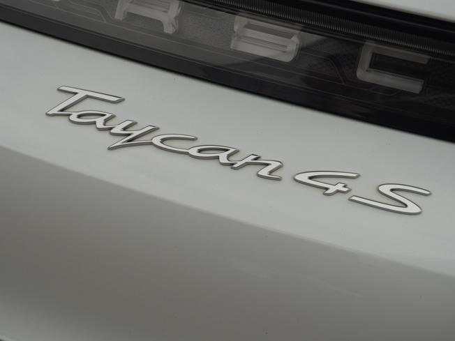 PORSCHE Taycan Photo 30