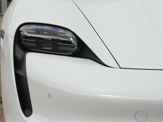 PORSCHE Taycan Photo 35