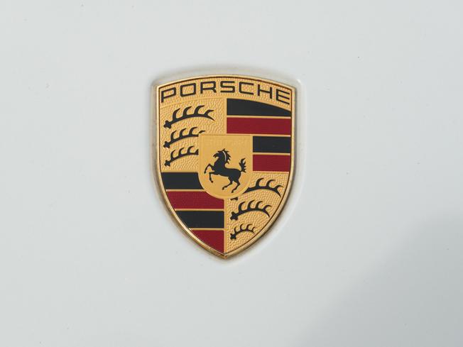 PORSCHE Taycan Photo 38