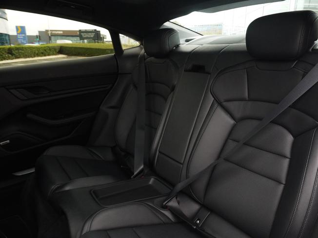 PORSCHE Taycan Photo 8