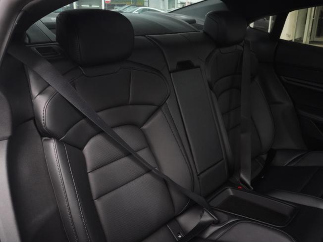 PORSCHE Taycan Photo 9