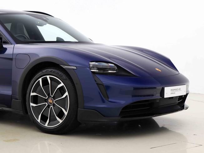 PORSCHE Taycan Photo 11