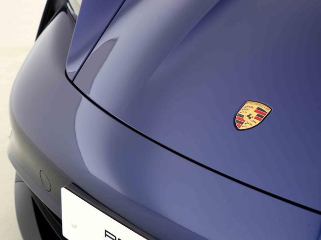 PORSCHE Taycan Photo 14