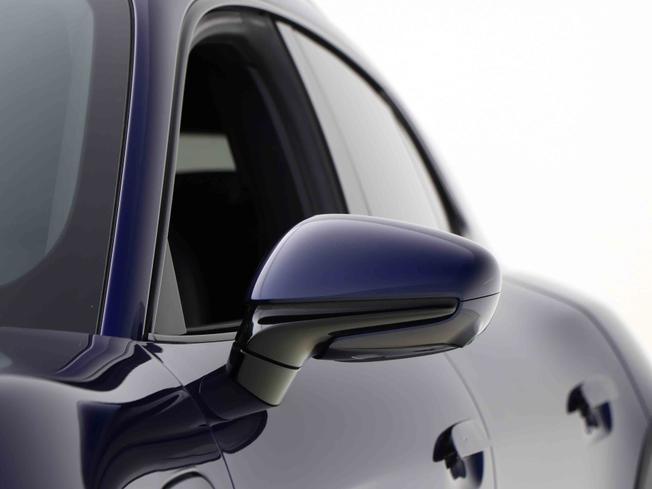 PORSCHE Taycan Photo 15