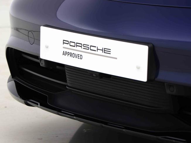PORSCHE Taycan Photo 18