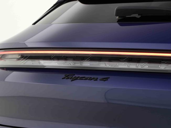 PORSCHE Taycan Photo 22