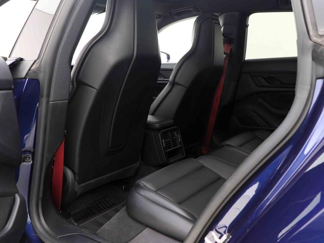 PORSCHE Taycan Photo 25