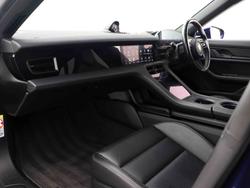 PORSCHE Taycan Photo 3