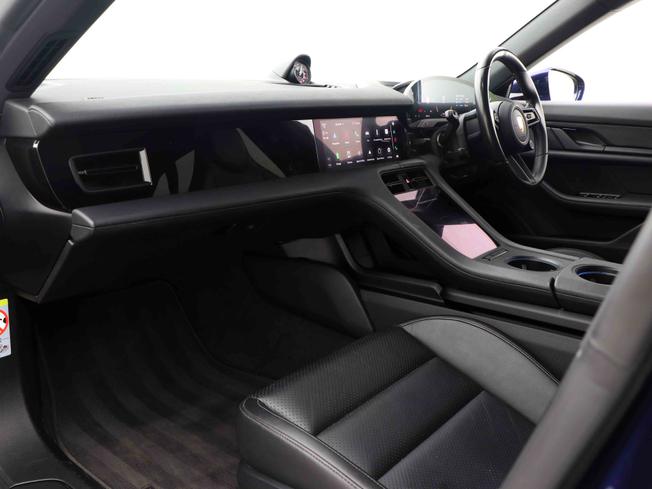 PORSCHE Taycan Photo 3