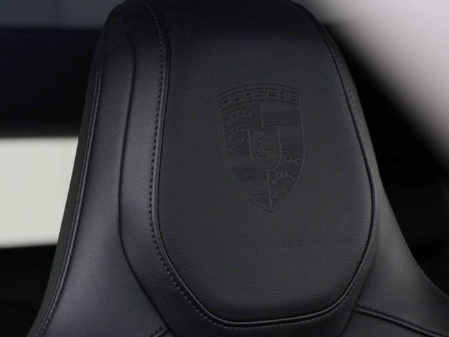 PORSCHE Taycan Photo 30
