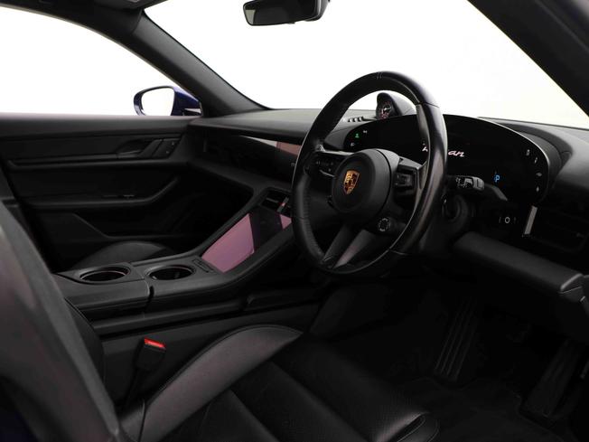 PORSCHE Taycan Photo 31
