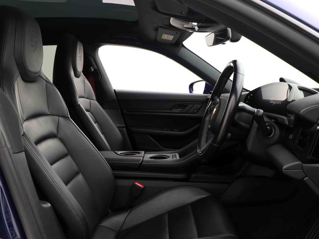 PORSCHE Taycan Photo 32