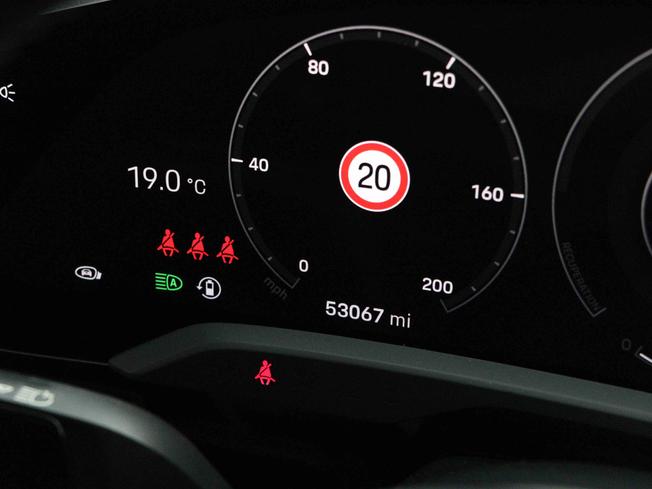 PORSCHE Taycan Photo 38