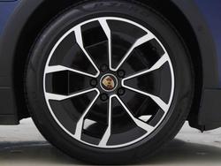 PORSCHE Taycan Photo 4