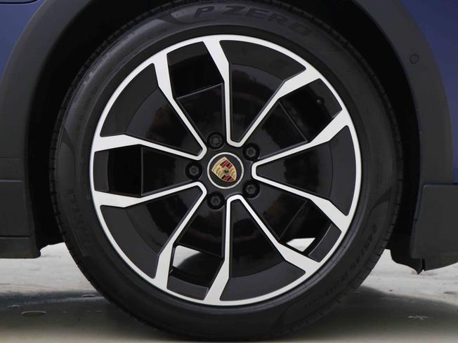 PORSCHE Taycan Photo 4