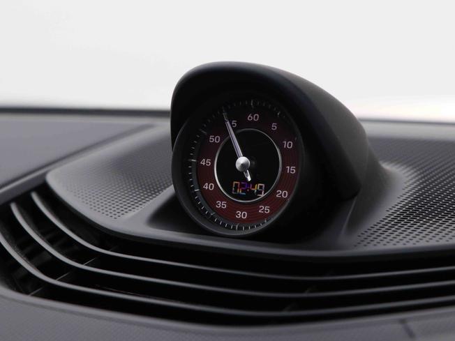 PORSCHE Taycan Photo 50