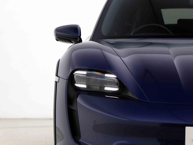 PORSCHE Taycan Photo 9
