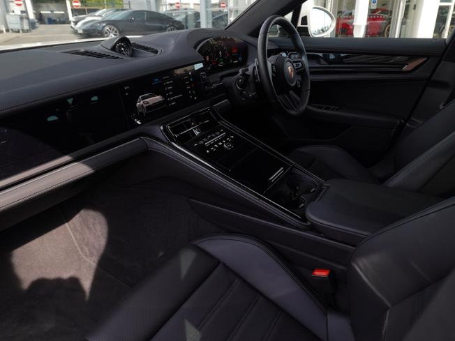PORSCHE Panamera Photo 11