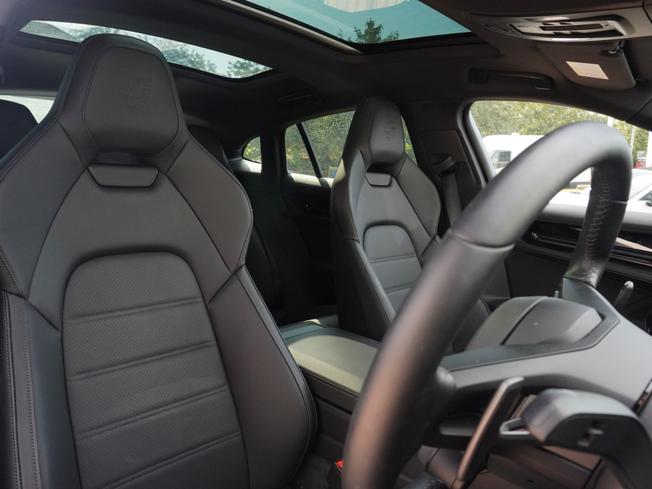 PORSCHE Panamera Photo 19