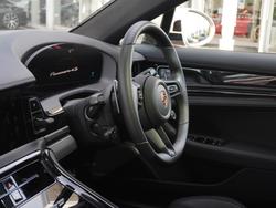 PORSCHE Panamera Photo 3