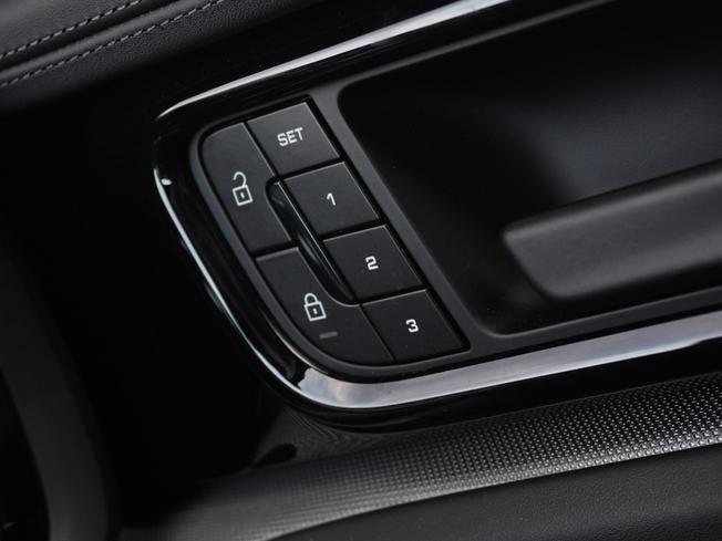 PORSCHE Panamera Photo 35