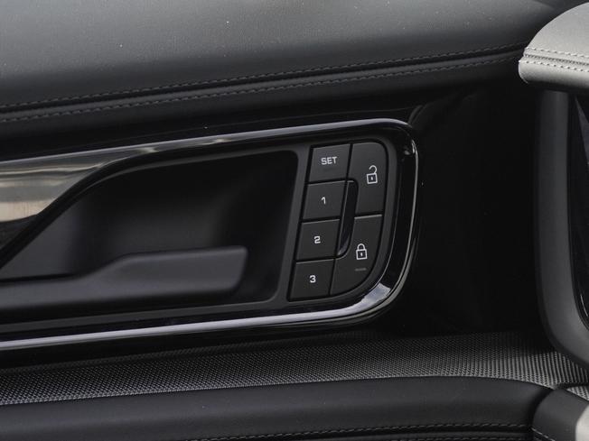 PORSCHE Panamera Photo 37