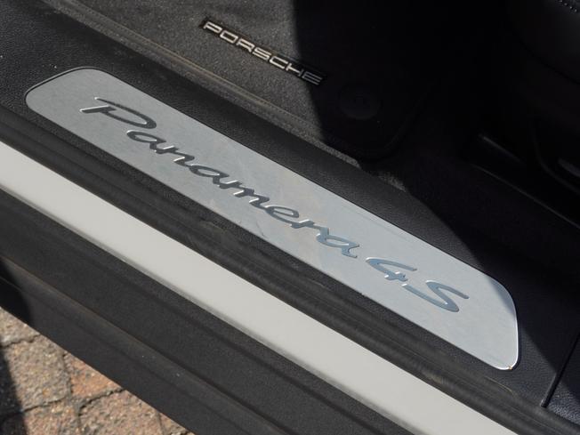 PORSCHE Panamera Photo 38