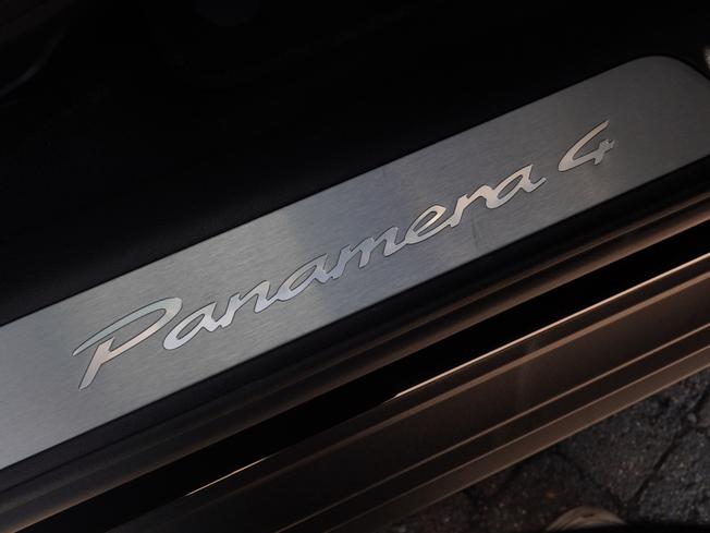 PORSCHE Panamera Photo 28