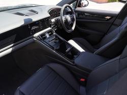 PORSCHE Panamera Photo 3