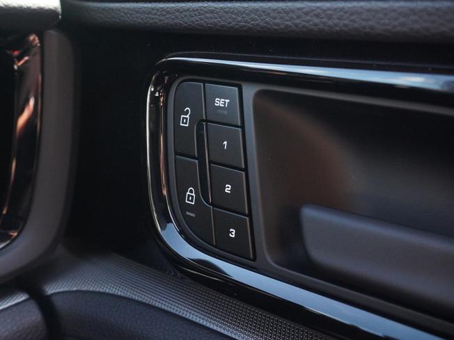 PORSCHE Panamera Photo 31