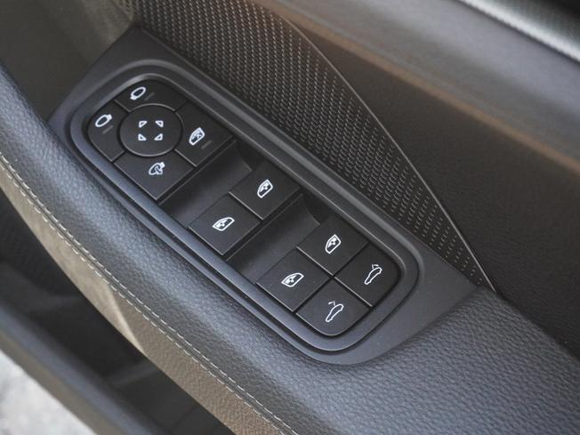PORSCHE Panamera Photo 34