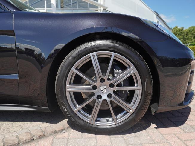 PORSCHE Panamera Photo 4