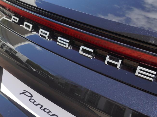 PORSCHE Panamera Photo 47