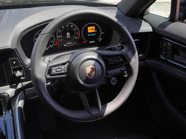 PORSCHE Panamera Photo 8