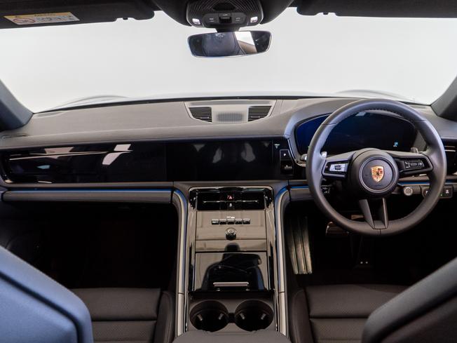 PORSCHE Panamera Photo 10