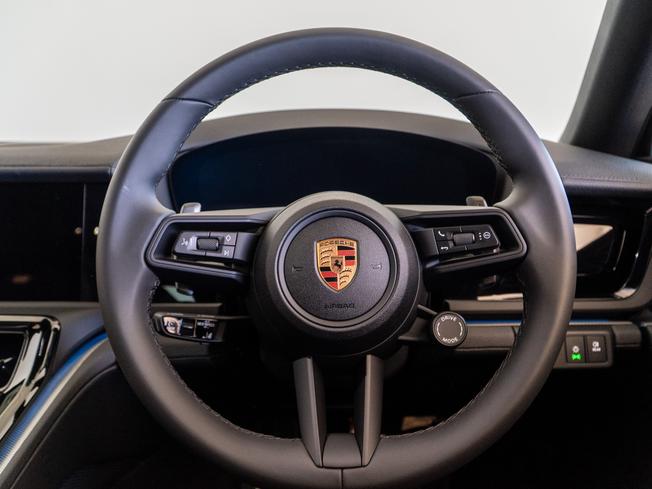 PORSCHE Panamera Photo 12