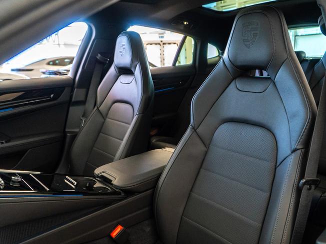 PORSCHE Panamera Photo 18