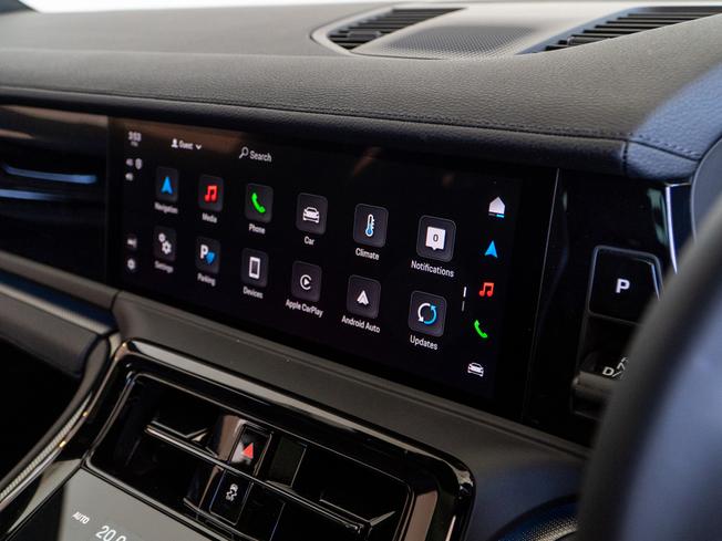 PORSCHE Panamera Photo 21
