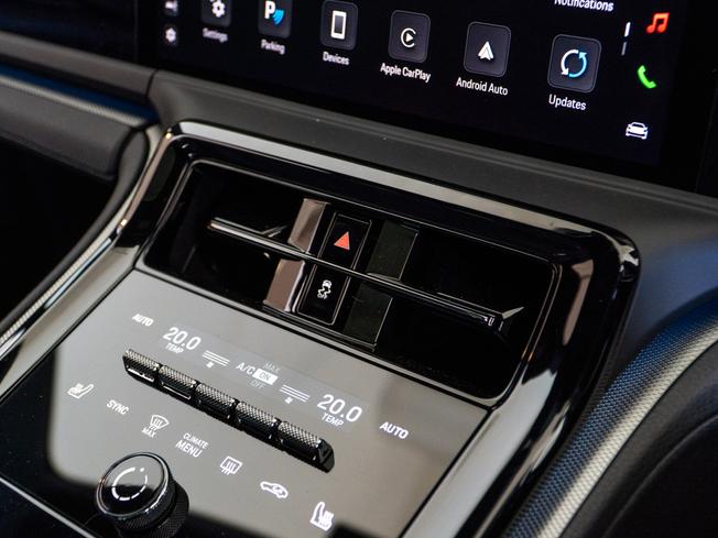 PORSCHE Panamera Photo 23