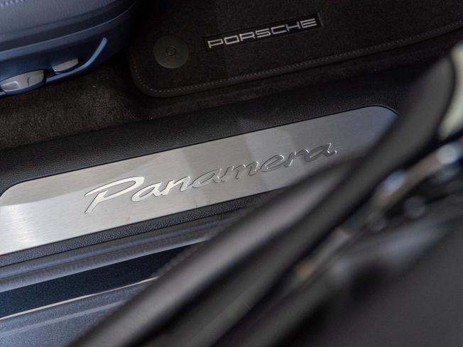 PORSCHE Panamera Photo 26
