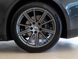 PORSCHE Panamera Photo 4
