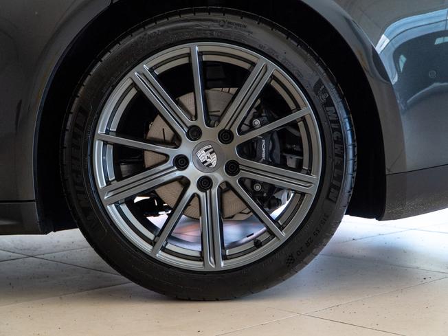 PORSCHE Panamera Photo 4