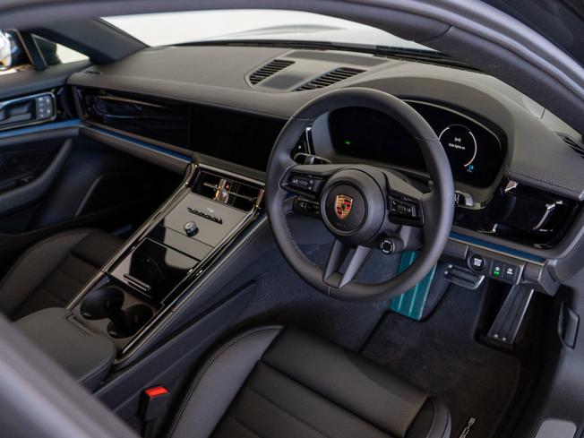 PORSCHE Panamera Photo 9