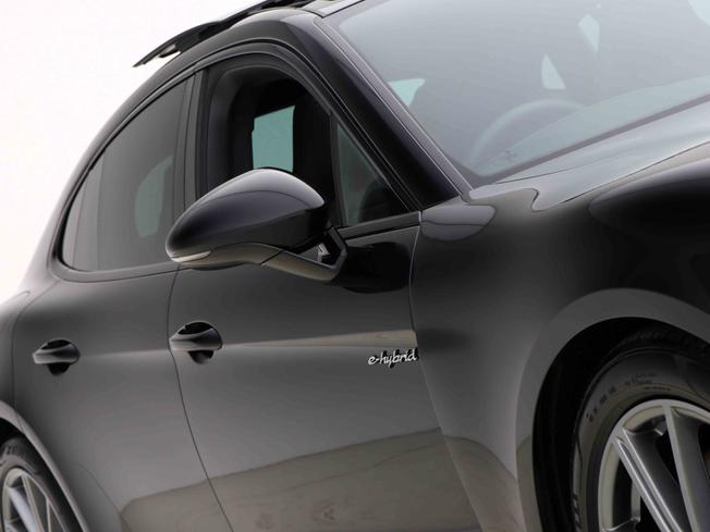 PORSCHE Panamera Photo 11