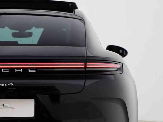 PORSCHE Panamera Photo 18