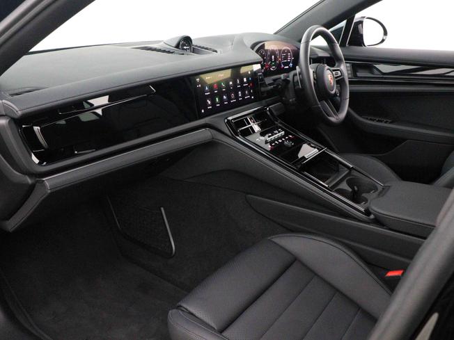 PORSCHE Panamera Photo 3